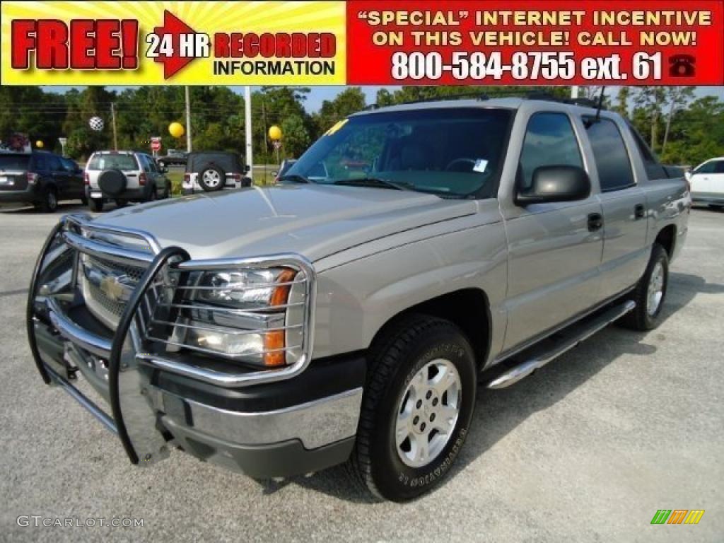 2004 Avalanche 1500 Z66 - Silver Birch Metallic / Dark Charcoal photo #1