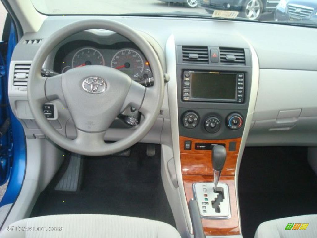 2009 Toyota Corolla XLE Dashboard Photos