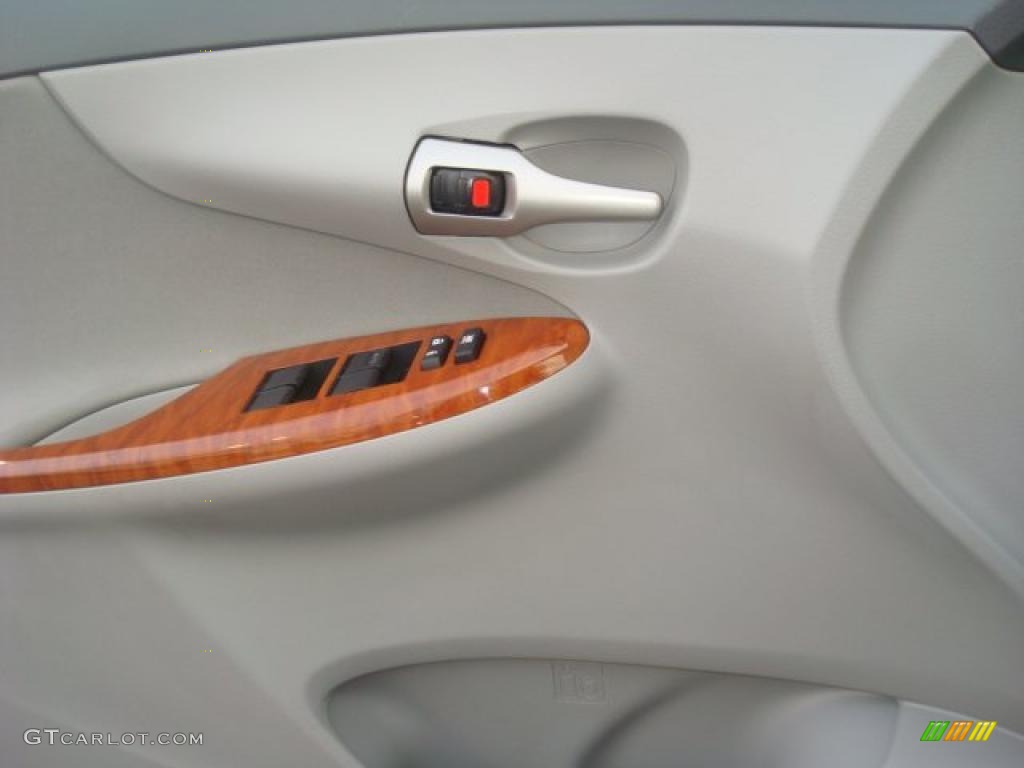 2009 Toyota Corolla XLE Door Panel Photos