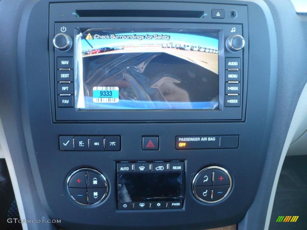 2011 Buick Enclave CXL AWD Controls Photo #39206598