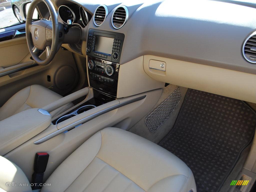 2007 Mercedes-Benz ML 500 4Matic Macadamia Dashboard Photo #39207506