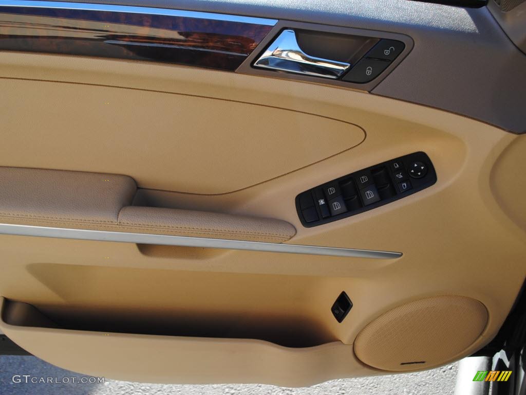 2007 Mercedes-Benz ML 500 4Matic Macadamia Door Panel Photo #39207590