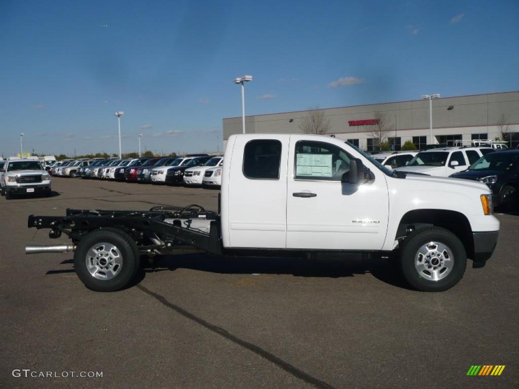 2011 Sierra 2500HD SLE Extended Cab 4x4 Chassis - Summit White / Ebony photo #3
