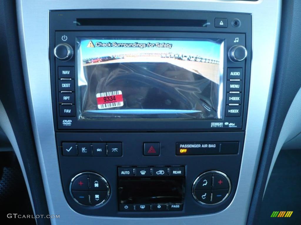 2011 GMC Acadia SLT AWD Controls Photo #39209446