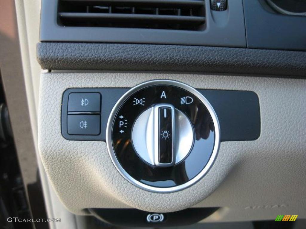 2011 Mercedes-Benz C 300 Luxury Controls Photo #39209710