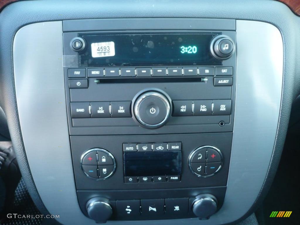 2011 GMC Yukon SLT 4x4 Controls Photo #39210238