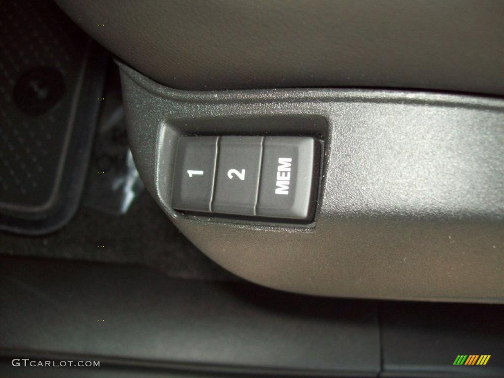 2011 Chevrolet Equinox LTZ AWD Controls Photo #39210670