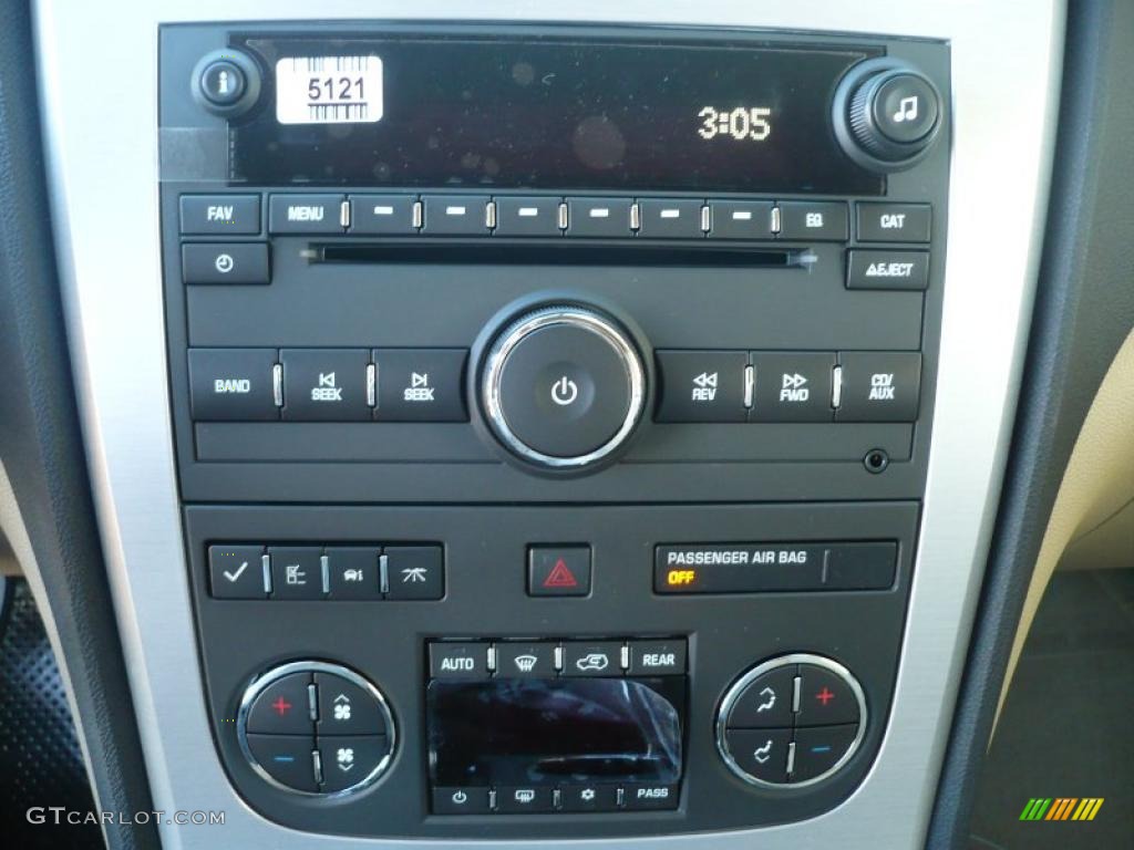 2011 GMC Acadia SLT AWD Controls Photo #39210722