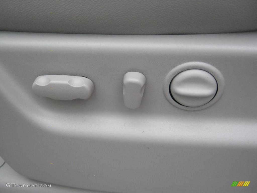 2011 Suburban LT - Victory Red / Light Titanium/Dark Titanium photo #14