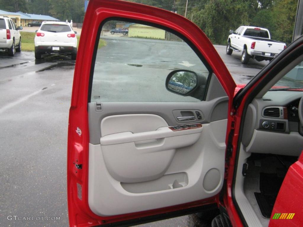 2011 Chevrolet Suburban LT Light Titanium/Dark Titanium Door Panel Photo #39211538
