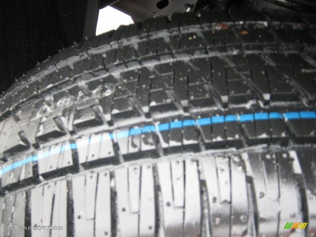 2011 Suburban LT - Victory Red / Light Titanium/Dark Titanium photo #24