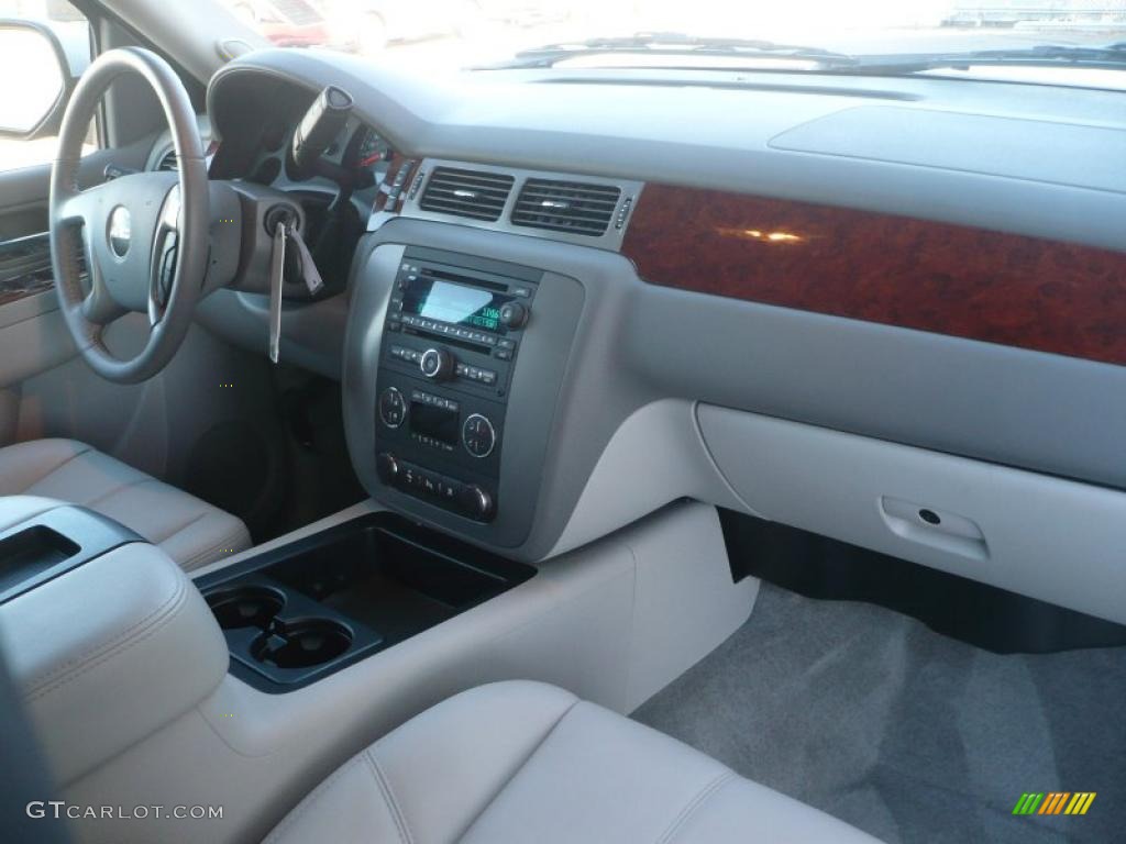 2010 GMC Yukon XL SLT 4x4 Dashboard Photos