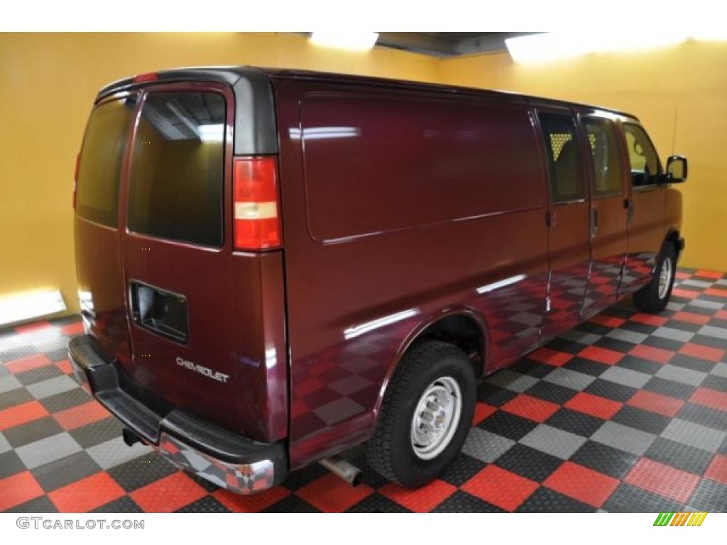 2004 Express 3500 Extended Commercial Van - Berry Red Metallic / Medium Dark Pewter photo #4