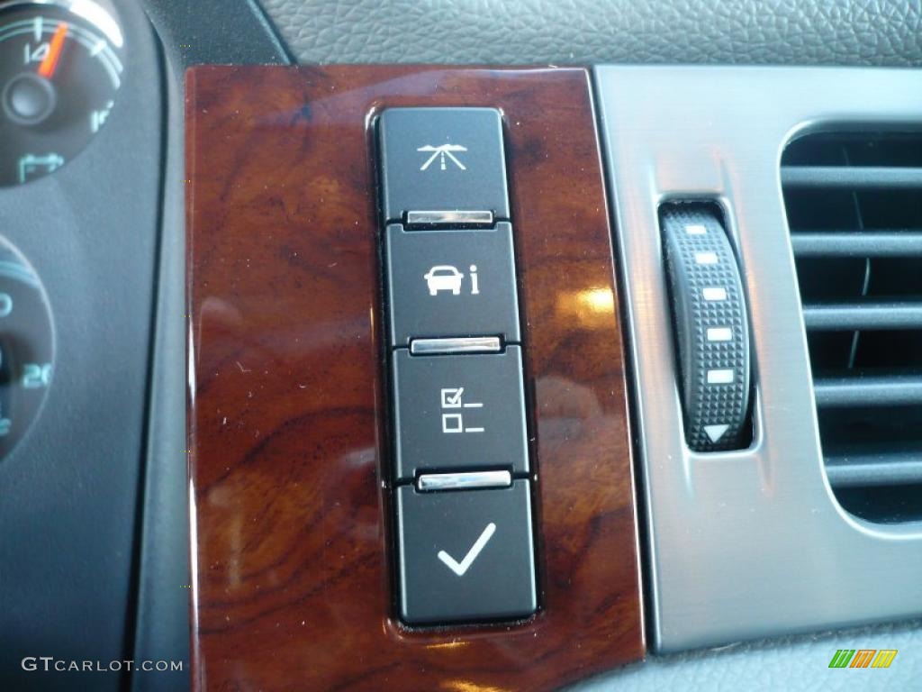 2010 GMC Yukon XL SLT 4x4 Controls Photo #39212330