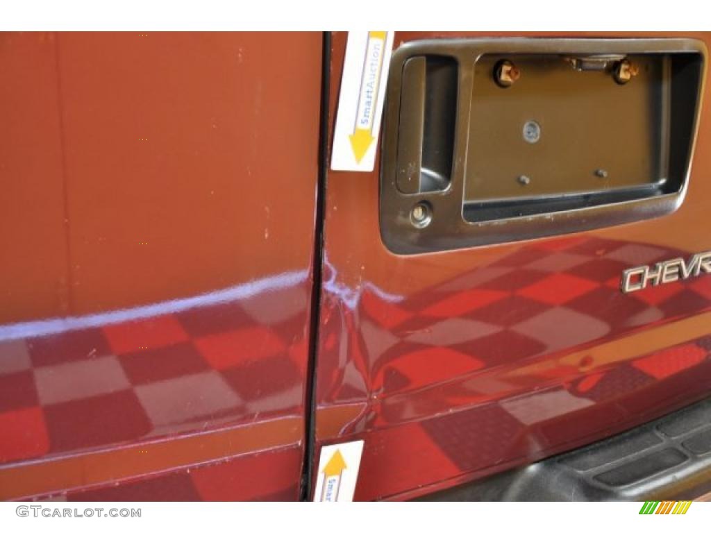 2004 Express 3500 Extended Commercial Van - Berry Red Metallic / Medium Dark Pewter photo #16