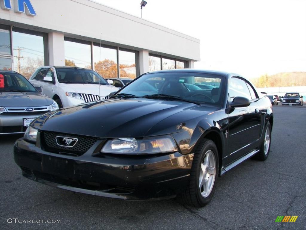 2003 Mustang V6 Coupe - Black / Dark Charcoal/Medium Graphite photo #1