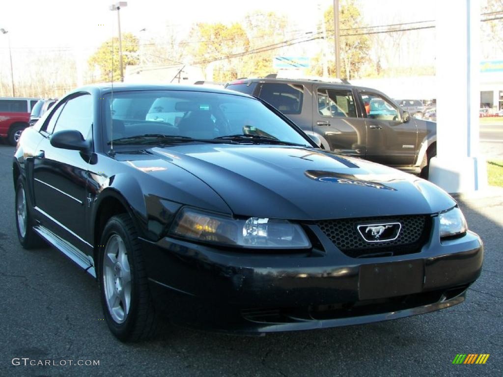 2003 Mustang V6 Coupe - Black / Dark Charcoal/Medium Graphite photo #2