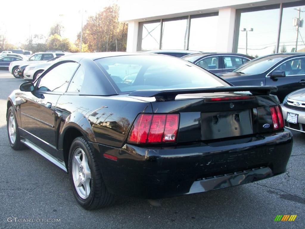 2003 Mustang V6 Coupe - Black / Dark Charcoal/Medium Graphite photo #4