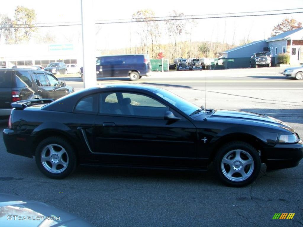 2003 Mustang V6 Coupe - Black / Dark Charcoal/Medium Graphite photo #16