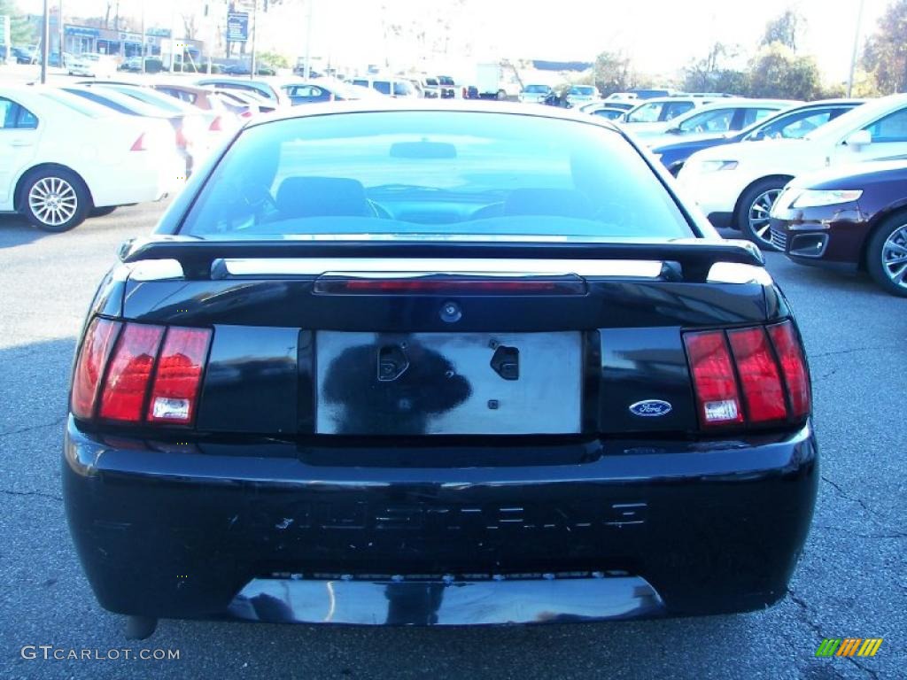 2003 Mustang V6 Coupe - Black / Dark Charcoal/Medium Graphite photo #18