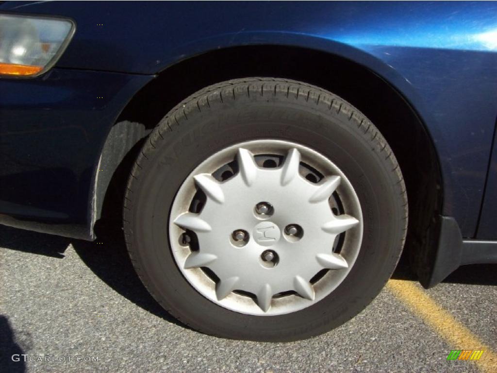 2001 Honda Accord LX Sedan Wheel Photo #39216626