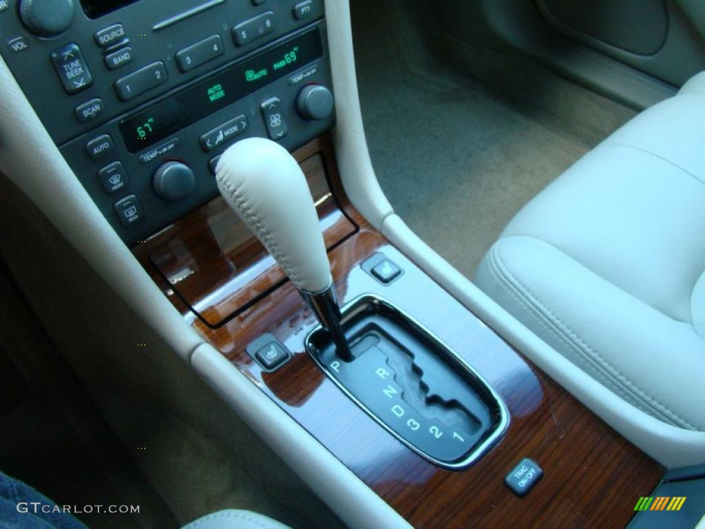 2004 Cadillac Seville SLS Controls Photo #39216806