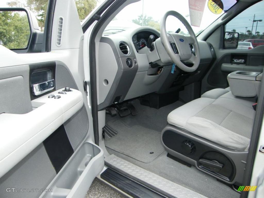 2005 F150 XL Regular Cab - Silver Metallic / Medium Flint Grey photo #13