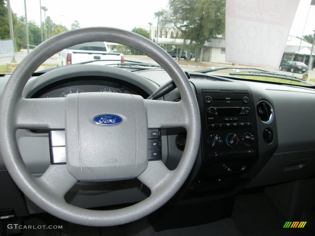 2005 F150 XL Regular Cab - Silver Metallic / Medium Flint Grey photo #18