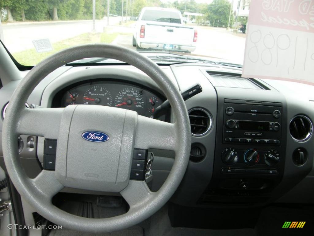2005 F150 XL Regular Cab - Silver Metallic / Medium Flint Grey photo #19