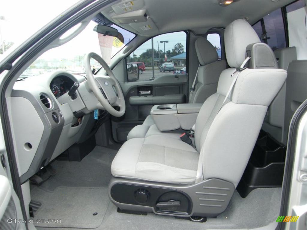 2005 F150 XL Regular Cab - Silver Metallic / Medium Flint Grey photo #22