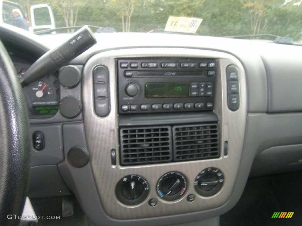2005 Ford Explorer XLT 4x4 Controls Photo #39220982