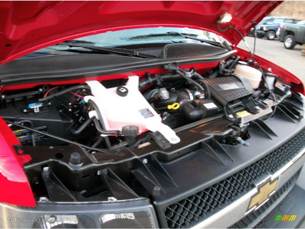 2011 Chevrolet Express LS 1500 AWD Passenger Van Engine Photos
