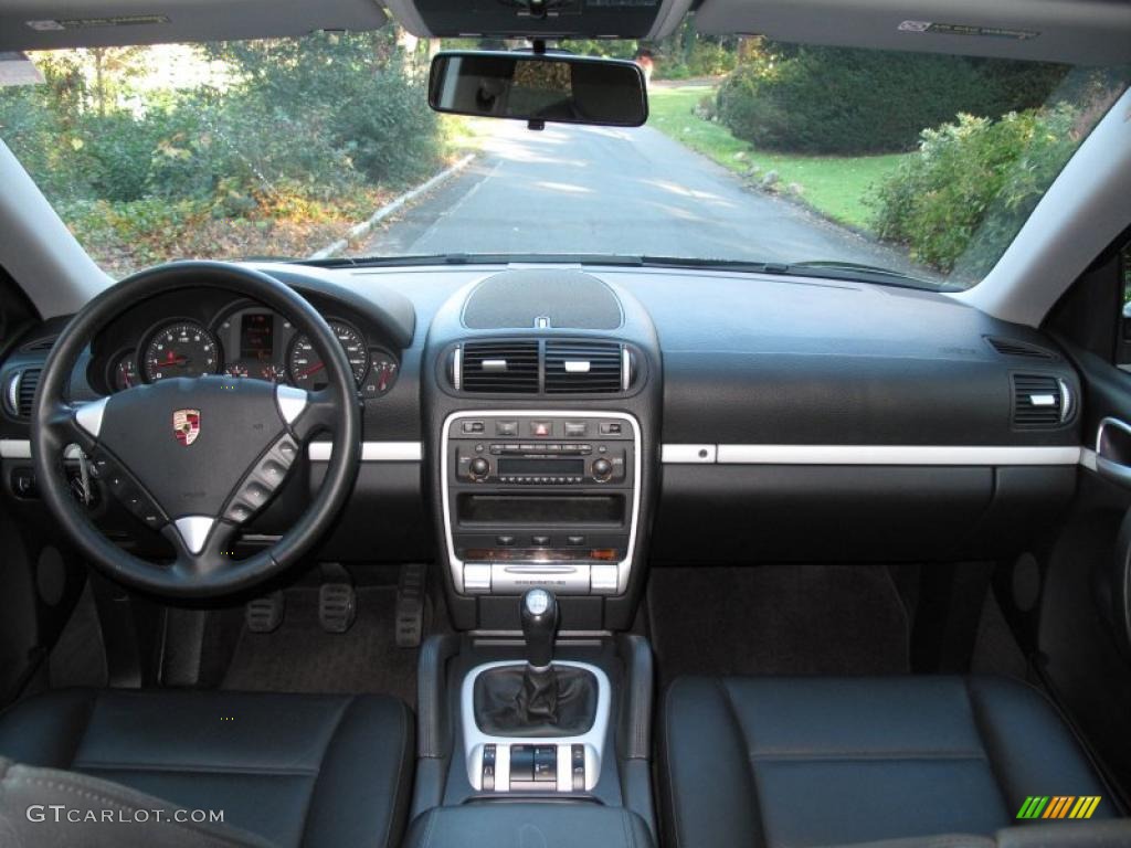 2006 Porsche Cayenne Tiptronic Black Dashboard Photo #39227386