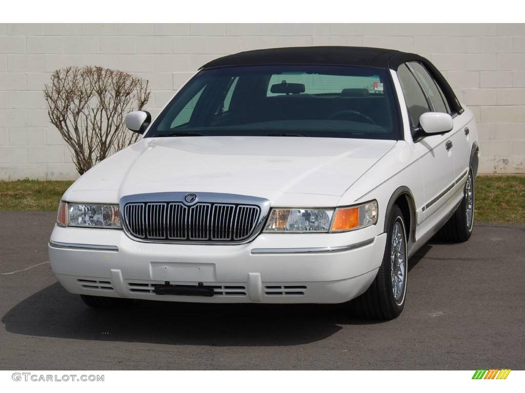 2001 Grand Marquis GS - Vibrant White Clearcoat / Dark Charcoal photo #1