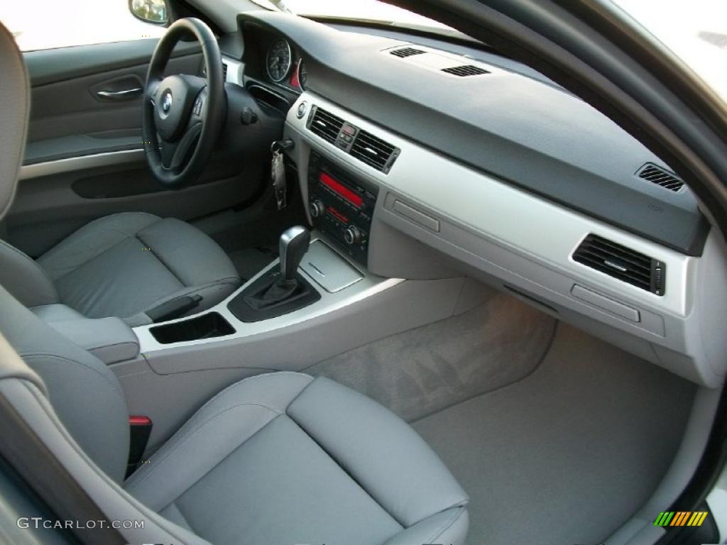 2007 3 Series 328i Sedan - Arctic Metallic / Grey photo #26