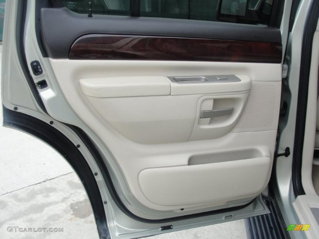 2003 Lincoln Aviator Luxury AWD Light Parchment Door Panel Photo #39229858