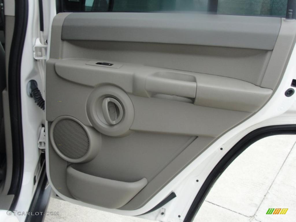 2006 Jeep Commander Standard Commander Model Medium Slate Gray Door Panel Photo #39231398