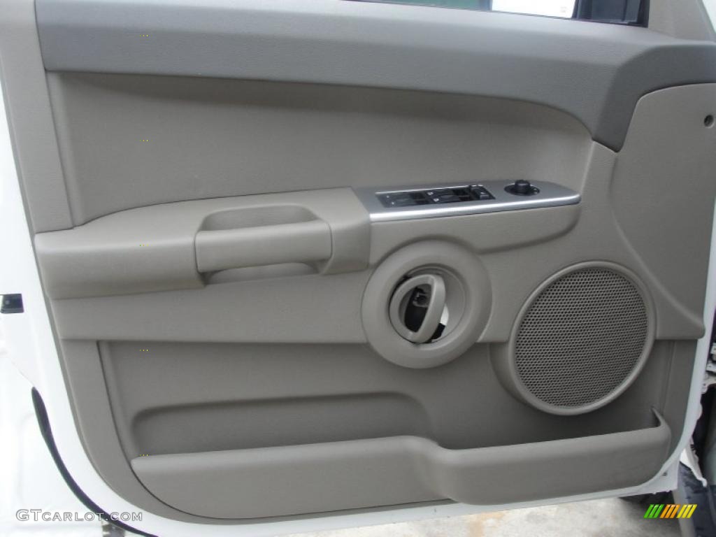 2006 Jeep Commander Standard Commander Model Medium Slate Gray Door Panel Photo #39231542