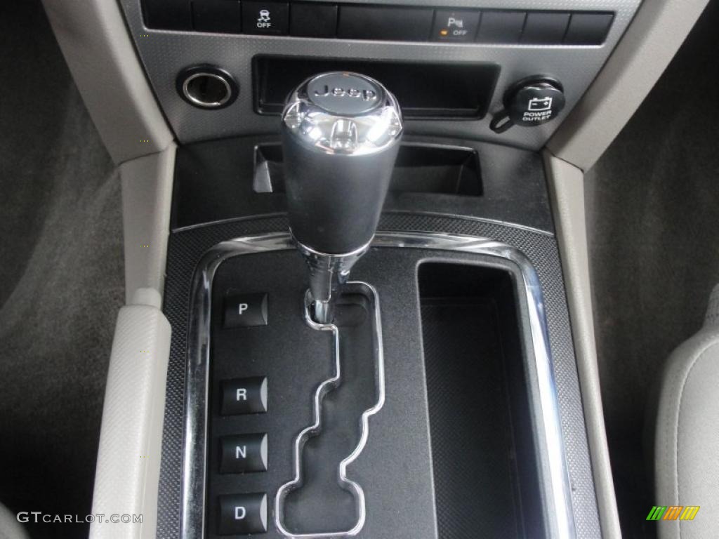 2006 Jeep Commander Standard Commander Model 5 Speed Automatic Transmission Photo #39231667