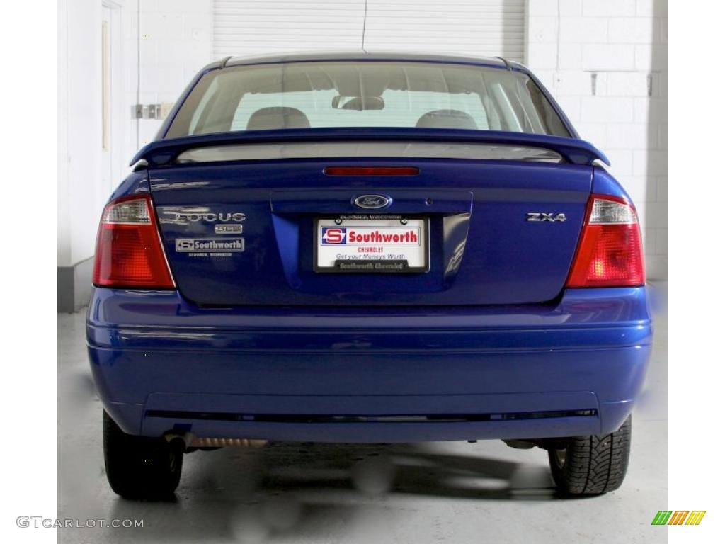 2006 Focus ZX4 SES Sedan - Sonic Blue Metallic / Dark Flint/Light Flint photo #4