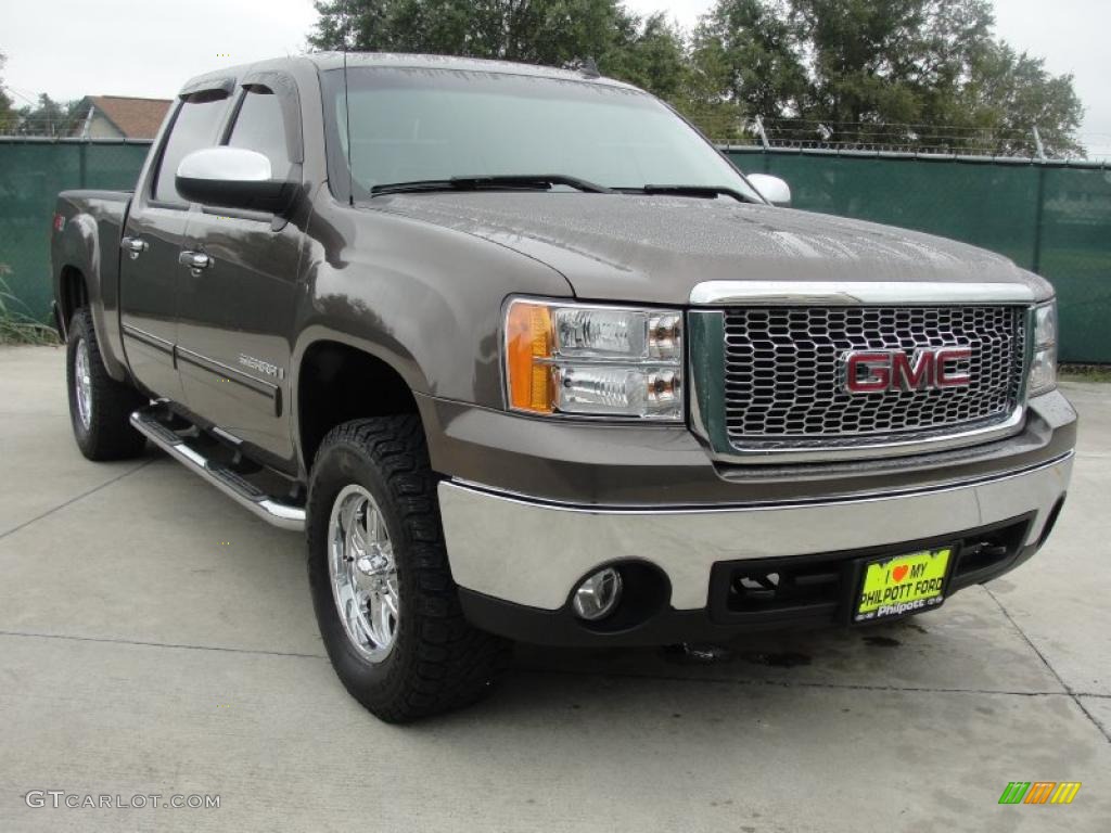 2008 Sierra 1500 SLE Crew Cab 4x4 - Medium Brown Metallic / Light Cashmere photo #1