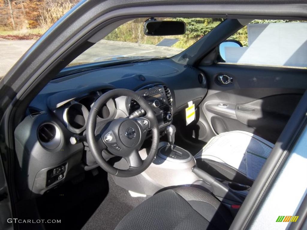Black/Silver Trim Interior 2011 Nissan Juke SV AWD Photo #39236249