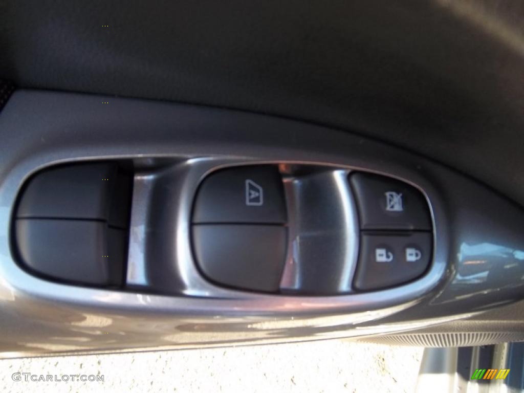 2011 Nissan Juke SV AWD Controls Photo #39236269