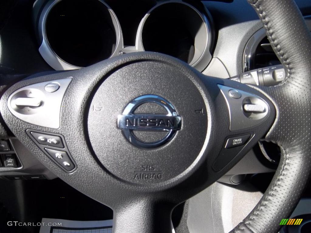 2011 Nissan Juke SV AWD Controls Photo #39236277