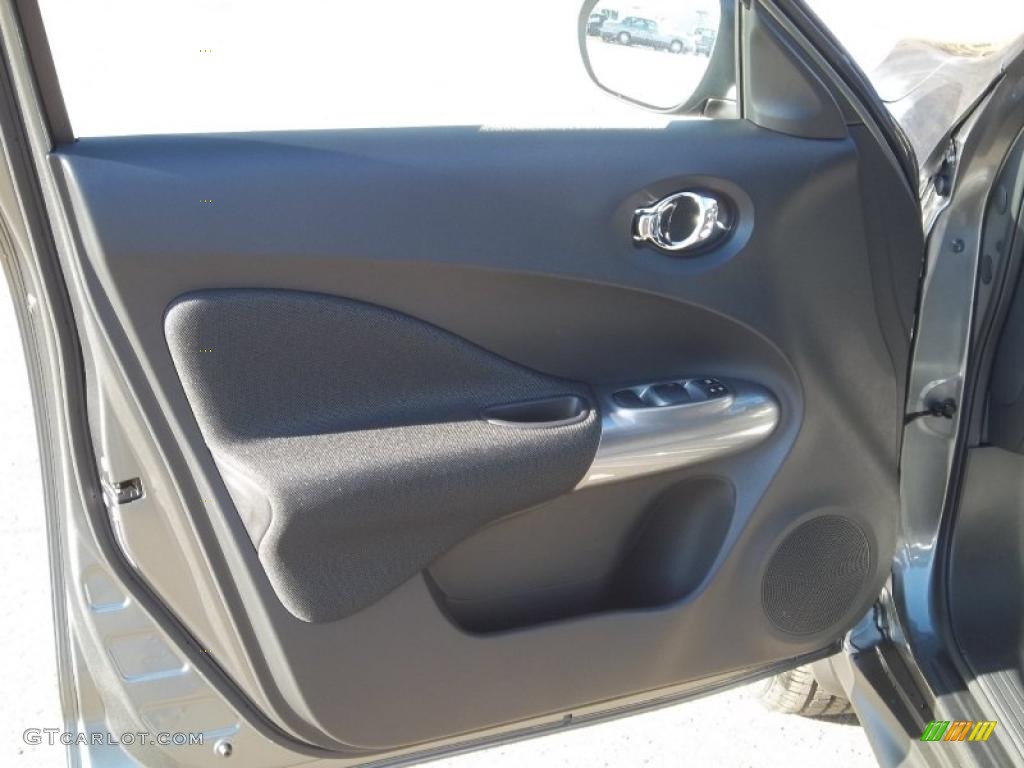2011 Nissan Juke SV AWD Black/Silver Trim Door Panel Photo #39236357