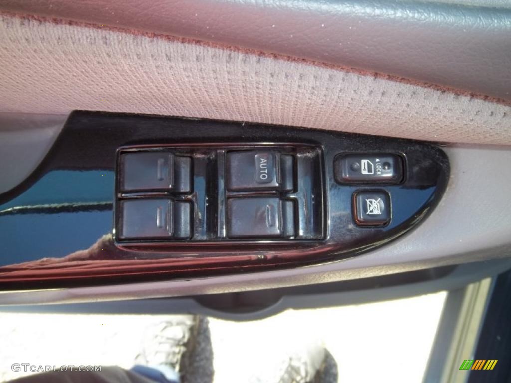 2005 Toyota Sienna LE AWD Controls Photo #39236677