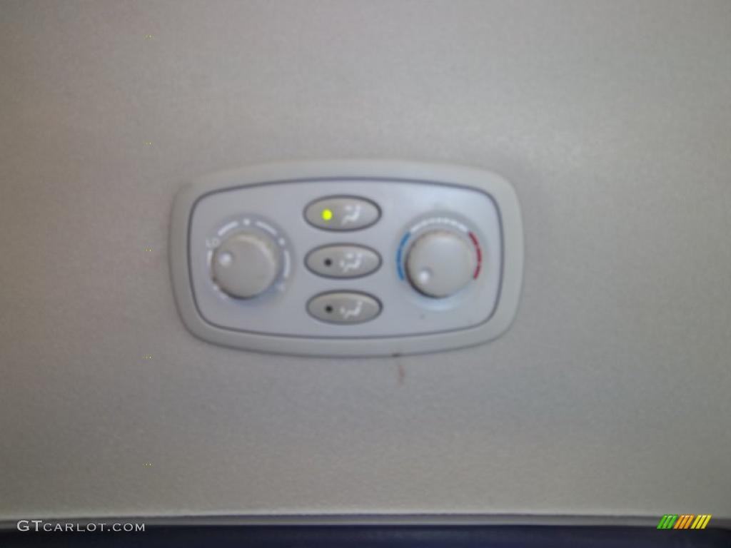 2005 Toyota Sienna LE AWD Controls Photo #39236901