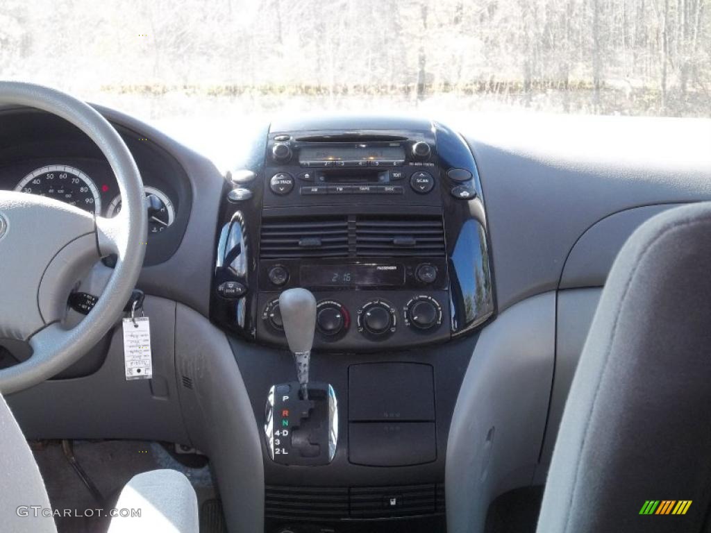 2005 Toyota Sienna LE AWD Stone Dashboard Photo #39236913