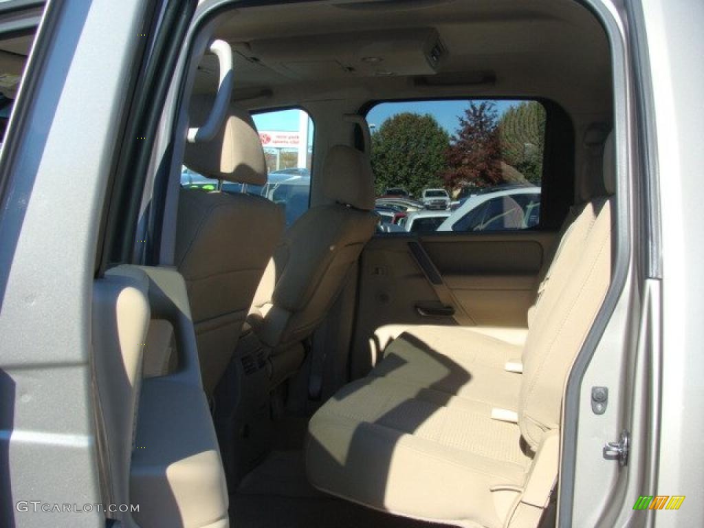 Almond Interior 2008 Nissan Titan SE Crew Cab 4x4 Photo #39241078