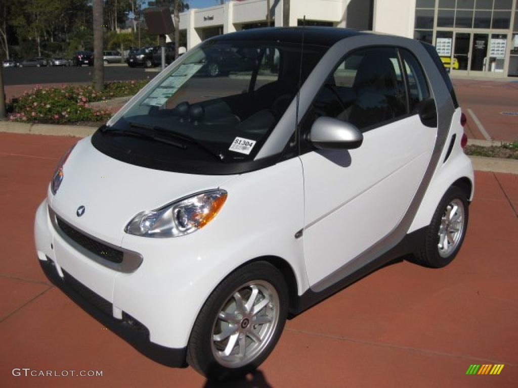 2010 fortwo passion coupe - Crystal White / design Black photo #1